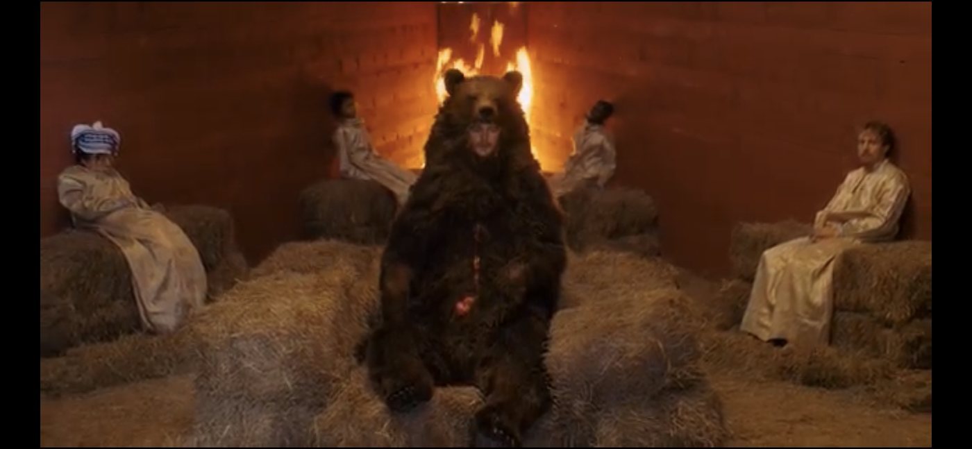 The bear and the fire in Midsommar
